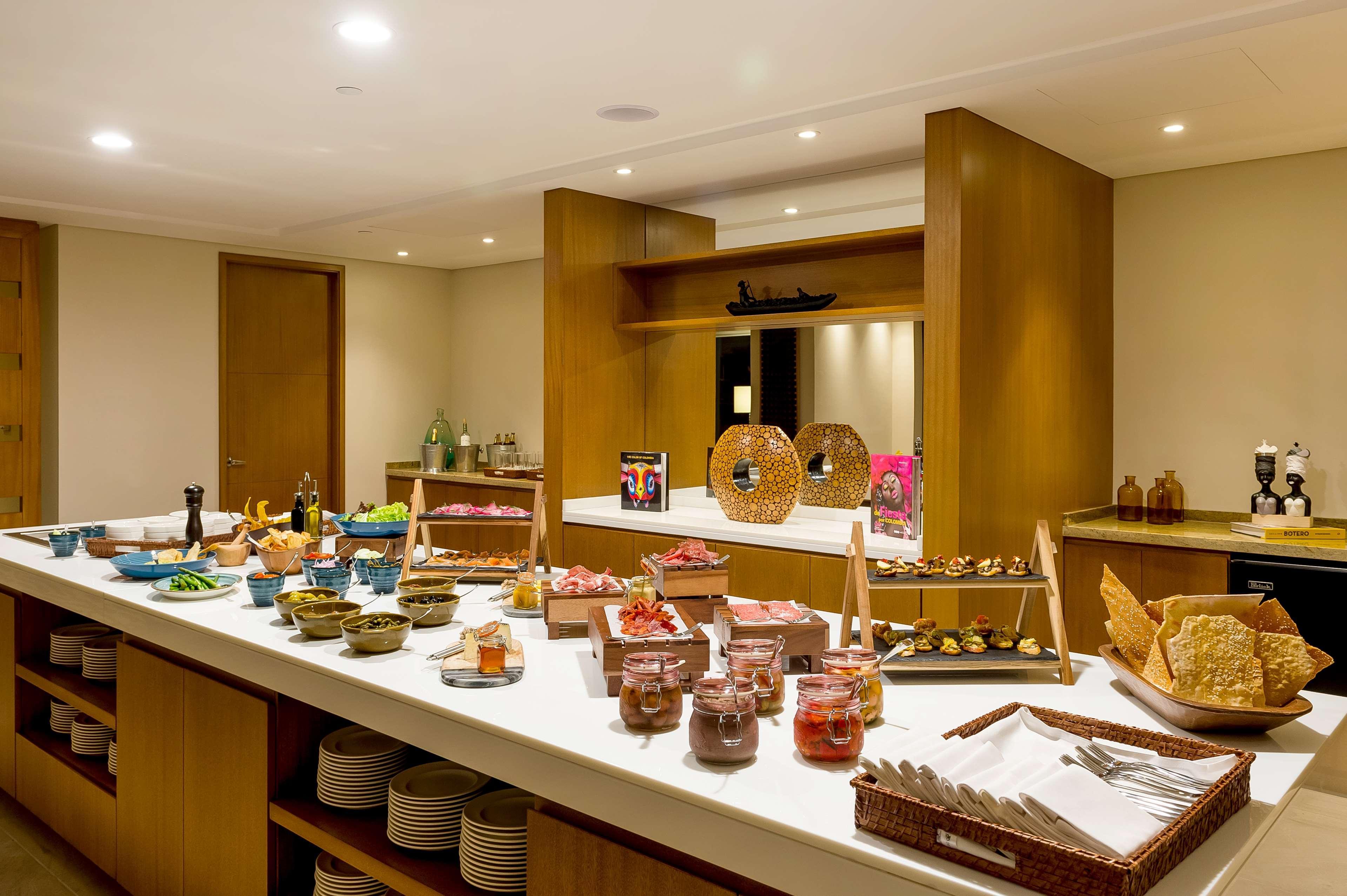 Hotel Hyatt Regency Cartagena  Exterior foto A buffet at a hotel