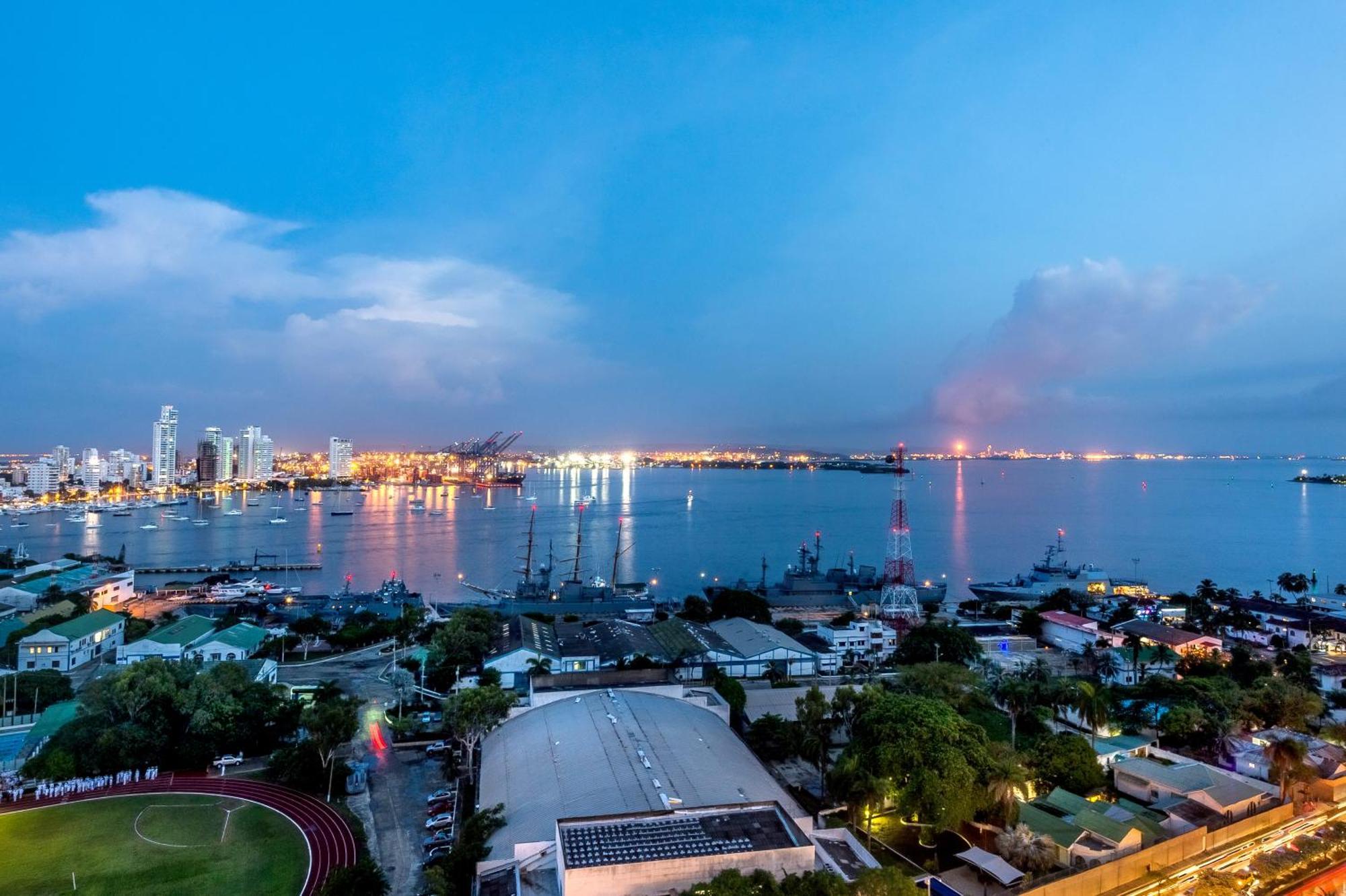 Hotel Hyatt Regency Cartagena  Exterior foto View of San Diego from the USS Midway Museum