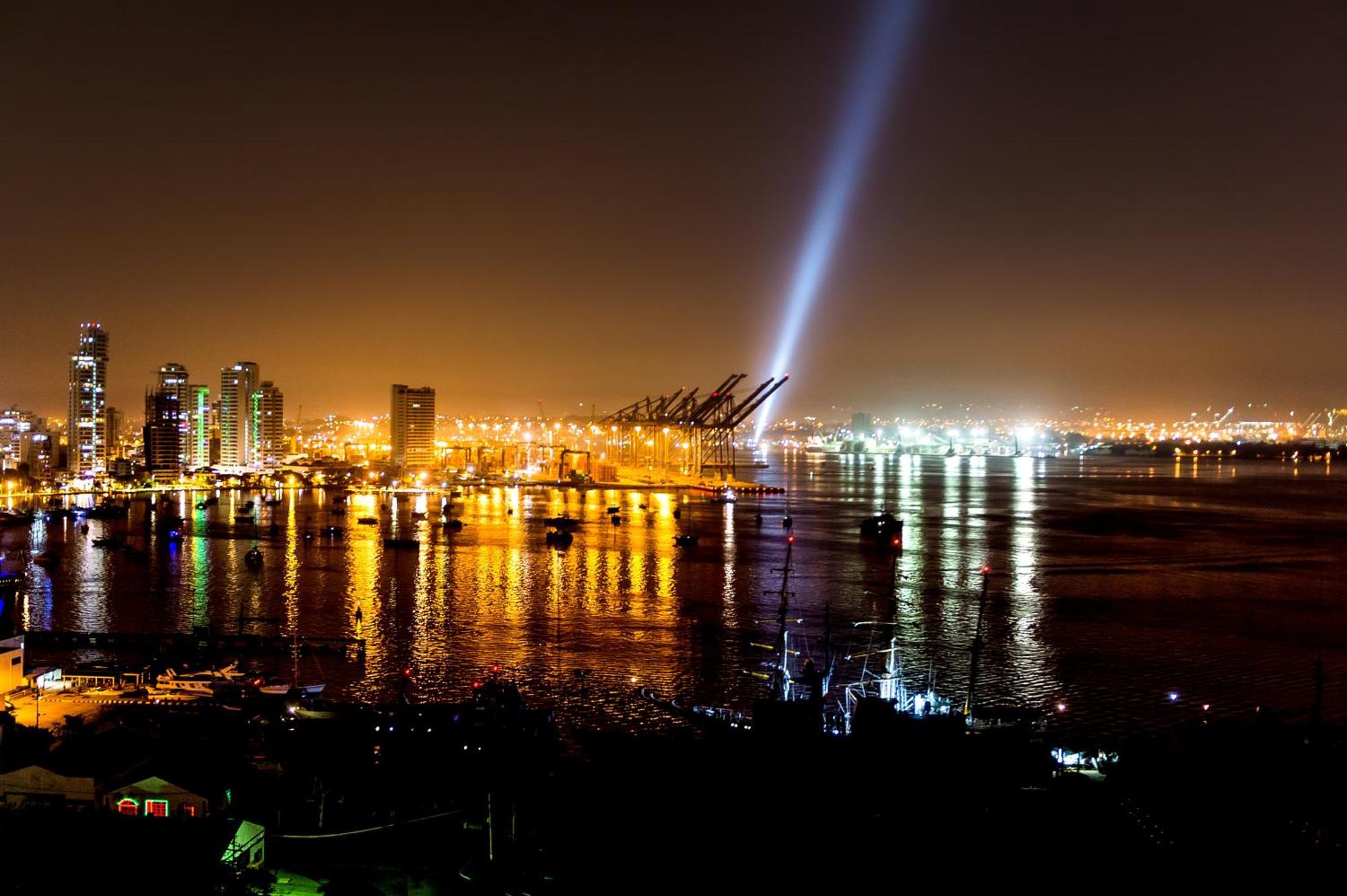 Hotel Hyatt Regency Cartagena  Exterior foto The Port of Long Beach at night