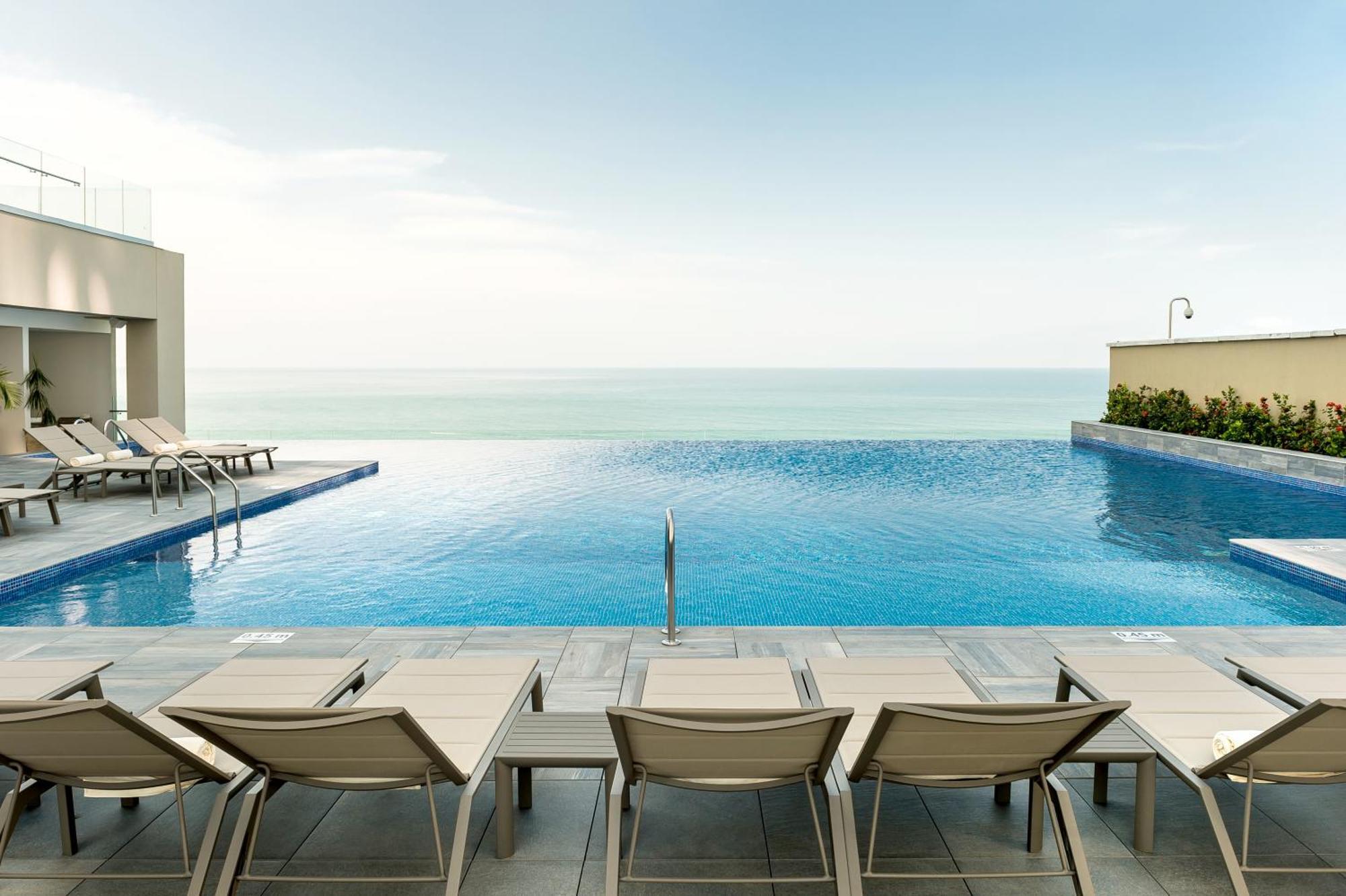 Hotel Hyatt Regency Cartagena  Exterior foto Infinity pool at the hotel